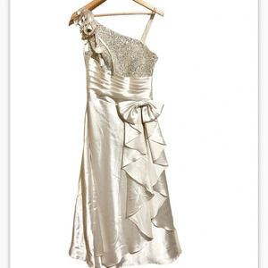 NWOT One Shoulder Long Satin Gown Cream size M